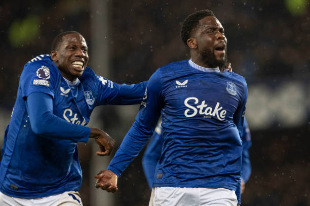 詹姆斯携手 詹姆斯携手